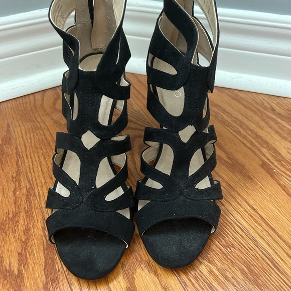 Black open toe heels - Picture 3 of 3